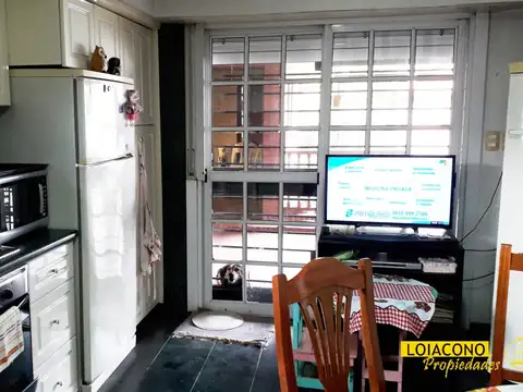 Casa con parque, quincho y pileta - LOIACONO PROPIEDADES