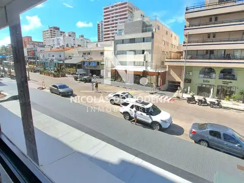 Vende apartamento de 2 dormitorios en Peninsula, Punta del Este