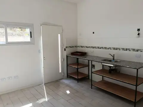 Depto Tipo Casa en Alquiler en Castelar Sur, $ 400.000
