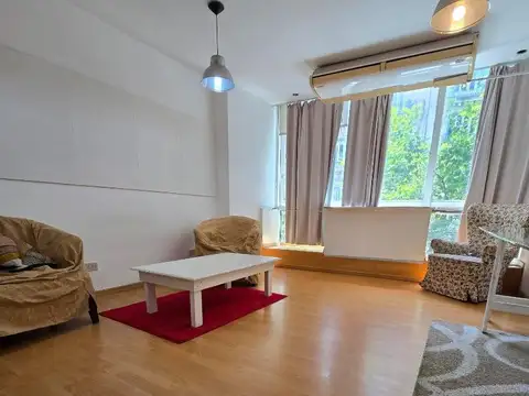 Oficina y/o vivienda, 110 m2 al frente, baño y cocina