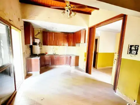 Casa 4 ambientes con 2 baños