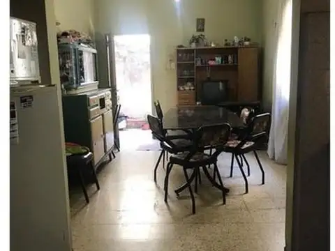 Casa 4 ambientes con 2 baños