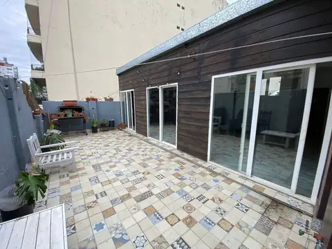 AL FRENTE CON BALCON, EXCELENTE ESPACIO Y DISTRIBUCION