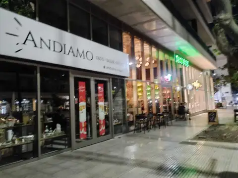 MUY BUEN LOCAL A LA VENTA , UBICACION ESTRATEGICA EN EL CORREDOR DO HO