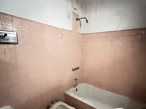 Casa 4 amb con patio y terraza. Ubicada en Carlos Casares 195 Temperley