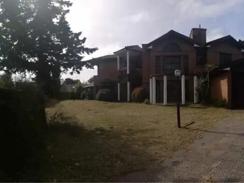 Casa en Venta con 3 cocheras