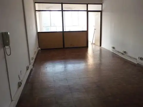 Oficina de 2 ambientes en el barrio de Congreso al cfte. con vista abierta