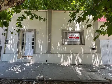 Casa en Alquiler en Villa Ballester, $ 800.000