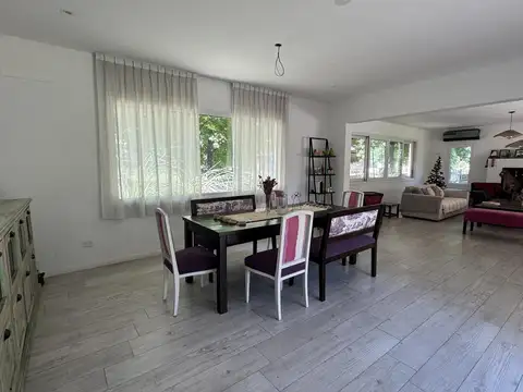 Casa 6 ambientes con 4 baños