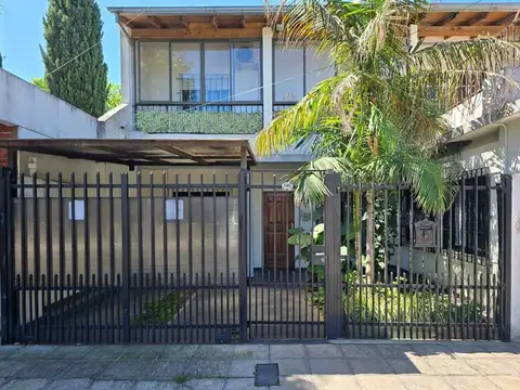 VENTA CASA 3AMB+DEPTO 3AMB PILETA.COCHERA V. TESEI