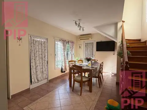 Casa 5 ambientes con 3 baños