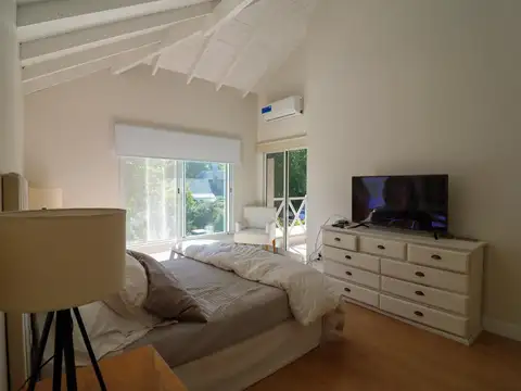 ALQUILER. AMPLIA CASA CON PILETA Y 4 DORMITORIOS