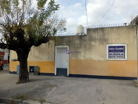 PH de 3 ambientes con patio ubicado en esquina Jujuy y Gavilán