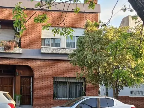 VENTA CASA 4 AMB CON PILETA LINIERS