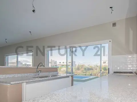 Casa 5 ambientes con 3 baños