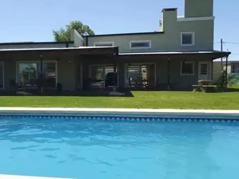 Casa 4 ambientes con 3 baños