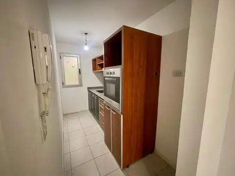 ALQUILER  MONOAMBIENTE DIVISBLE CON PATIO CASTELAR