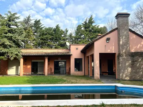 Casa en Venta , 2 Dormitorios , Jardin, Pileta