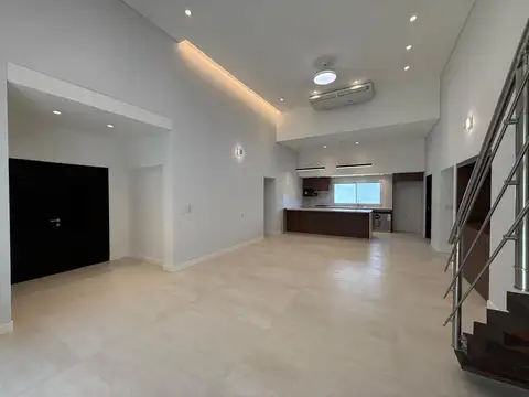 Casa en Alquiler en Funes, USD 3.400