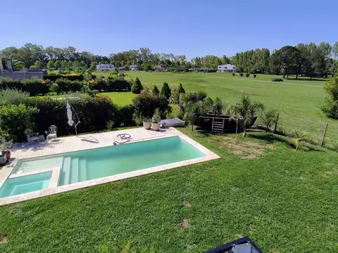 Casa en Venta con 4 cocheras