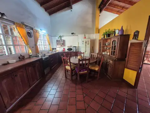 Casa en venta 4 ambientes con cochera en Barrio Alberdi, José C. Paz.