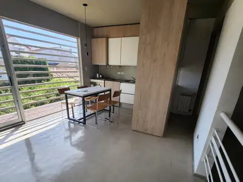 Triplex 3 Amb con Balcón y Cochera Privada en Olivos