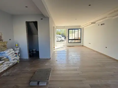 Casa 4 ambientes con 1 baño