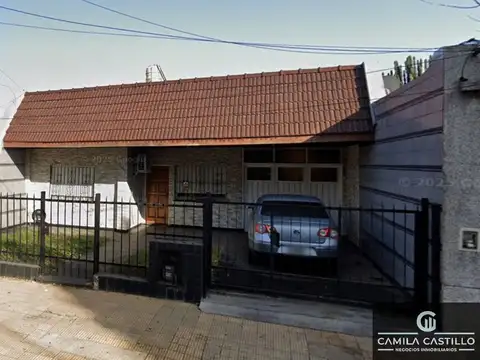 Casa en alquiler c/ cochera en Caseros