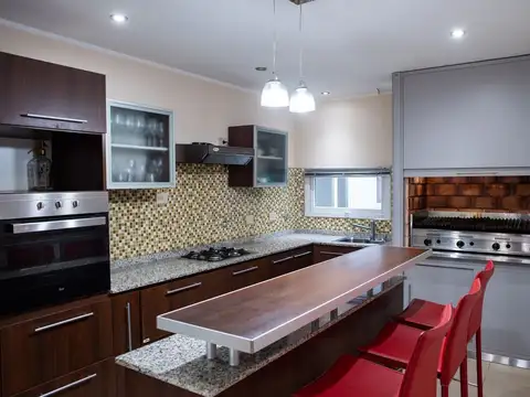 Casa 5 ambientes con 2 baños