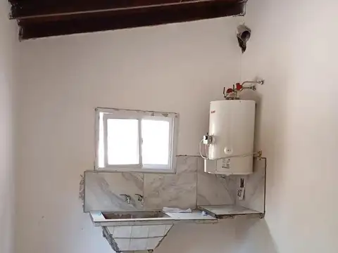 Casa 3 ambientes con 1 baño