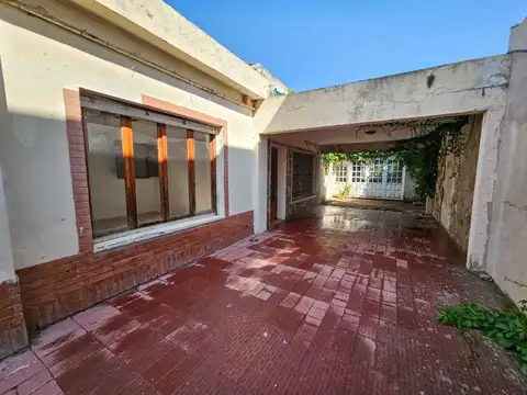 Casa 6 ambientes con 2 baños