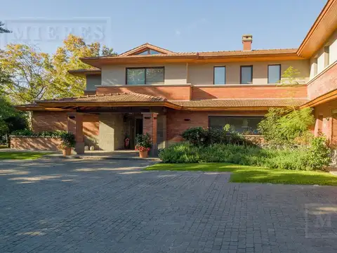 Casa en Venta con 2 cocheras