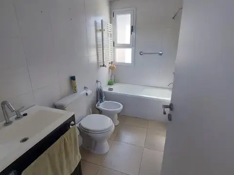 EXCELENTE DUPLEX 3 AMB ADROGUE. VENTA