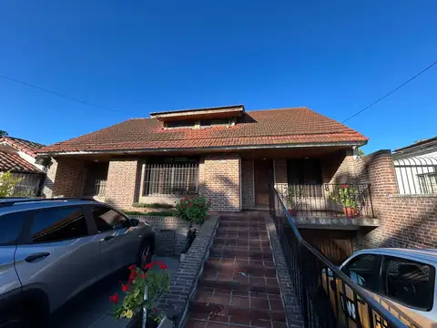 CASA EN VENTA SOBRE CALLE SOLER 163 ADROGUE FRENTE A ADROGUE CHICO