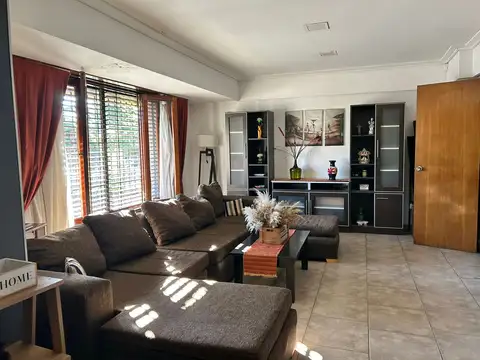 CASA EN VENTA SOBRE CALLE SOLER 163 ADROGUE FRENTE A ADROGUE CHICO