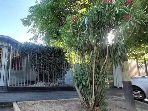 Casa 7 ambientes con 2 baños