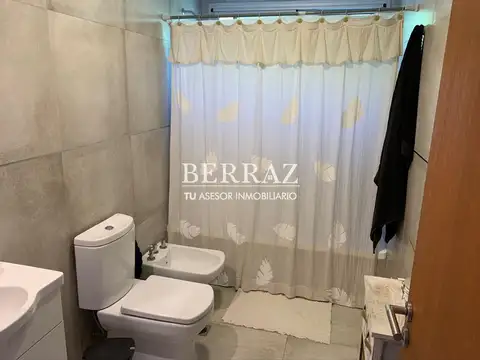 Casa 5 ambientes con 4 baños
