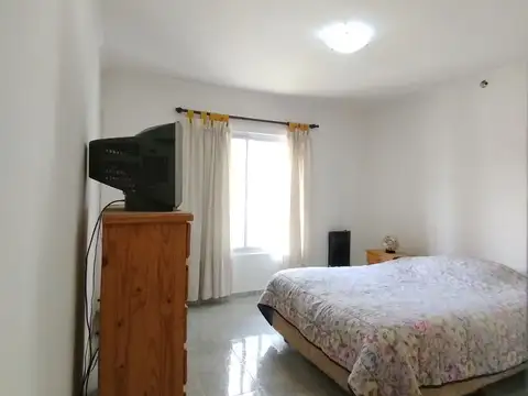 Venta casa con quincho y cochera