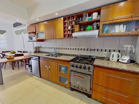 Casa en Venta con 2 cocheras