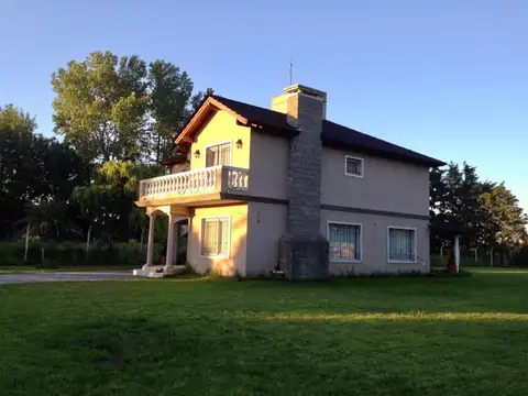 ESPECTACULAR!!! CASA  CON GRAN LOTE // Acc. Oeste km44 (bajada Gorriti o country Bco. Provincia)