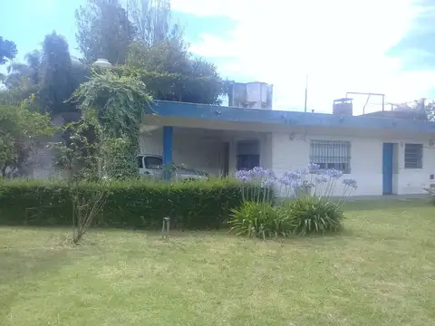 EXCELENTE OPORTUNIDAD  CHALET EN PADUA SUR A 10 CDS DEL CENTRO, 200M2 LOTE DE 18 X 62 , 6 AMB.
