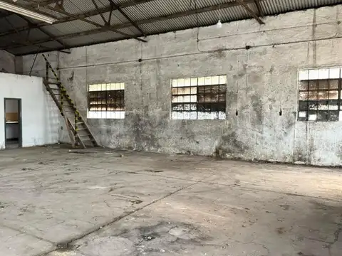 Depósito de 410 m2 cubiertos en Hurlingham