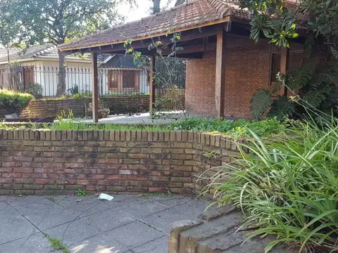 Clásico chalet de Adrogué de 3 dormitorios.