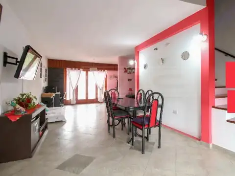 Depto Tipo Casa 4 ambientes con 2 baños