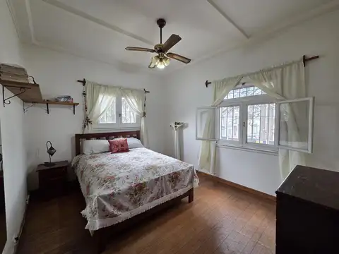 Casa 6 ambientes con 2 baños