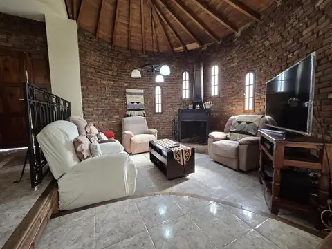 Casa en Venta con 3 cocheras