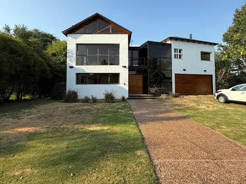 Celso Barrios al 1100