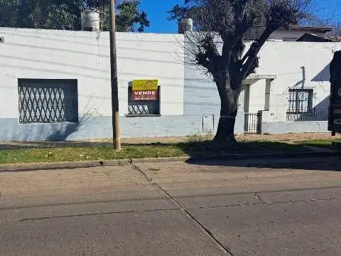 Casa 3 ambientes a demoler a 5 cuadras Avda. Mosconi