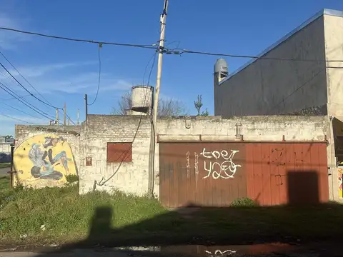 Venta.  13 coheras. calle 3 y 422 . Villa Elisa