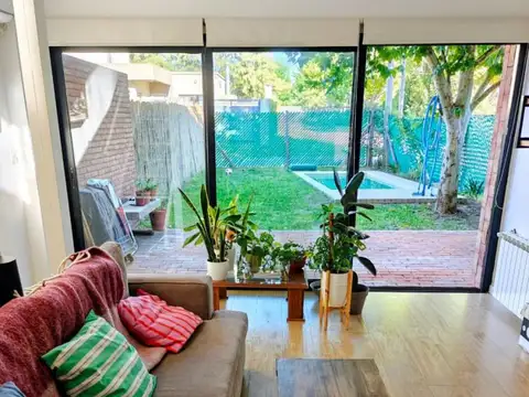 Casa 2 ambientes con 2 baños